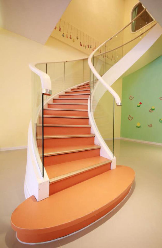 幼兒園樓梯安裝防滑PVC地板的重要性